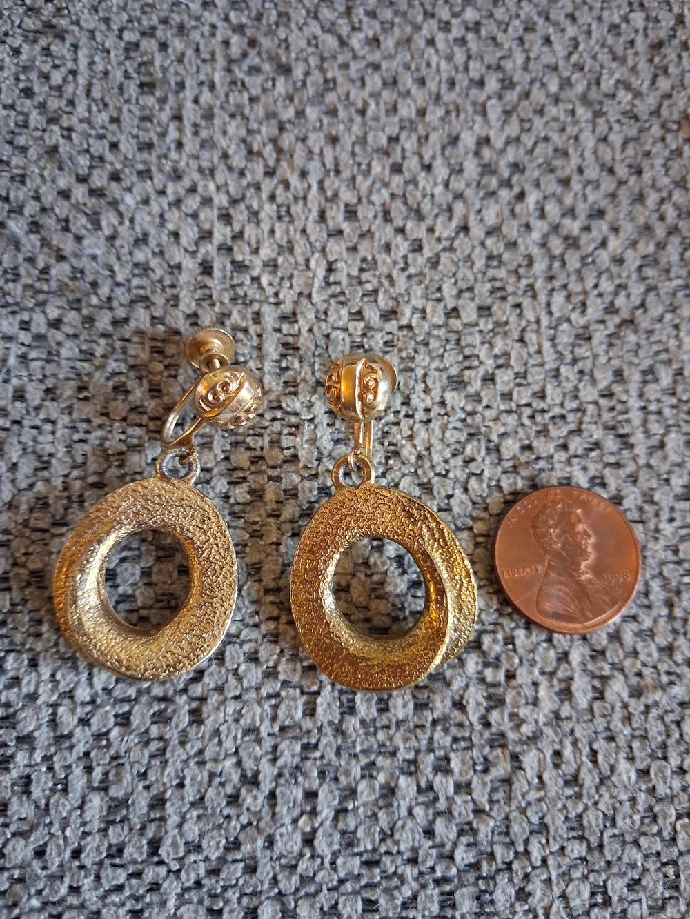 Vintage Gold Textured Open Circle Drop Earrings - Women Jewelry